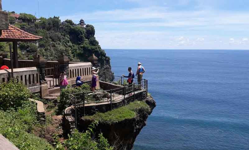 Pura Uluwatu Bali – Lokasi, Harga Tiket dan Daya Tarik yang Eksotis
