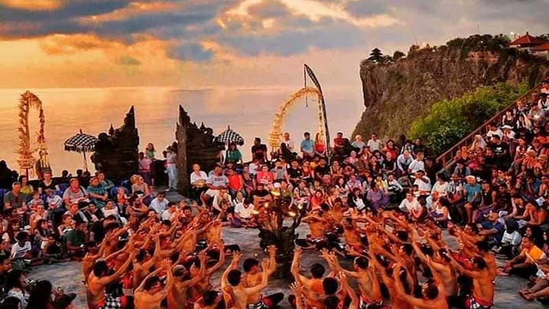 Tari Kecak Uluwatu - Cerita, Sejarah dan Fungsinya