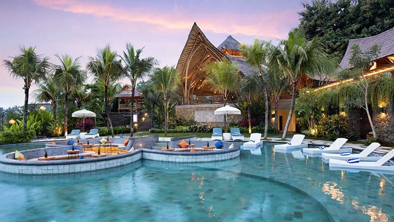 Tips Liburan ke Bali untuk Keluarga, Pasangan, dan Solo Traveler - Bali adalah surga tropis yang menawarkan pesona alam memukau, budaya yang kaya, dan berbagai pengalaman yang cocok untuk siapa pun—baik Anda berlibur bersama keluarga, pasangan, maupun sendiri.