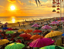 Pantai Double Six Bali: Pantai Warna-Warni Penuh Energi