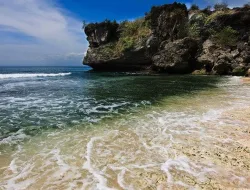 Pantai Balangan: Surga Tenang di Ujung Bukit yang Menyihir Jiwa