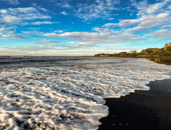 Pantai Saba: Simfoni Pasir Hitam dan Derap Langkah Kuda di Pesisir Gianyar