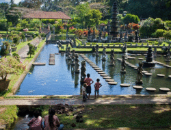 Tirta Gangga: Taman Air Kerajaan yang Menenangkan Jiwa di Timur Bali