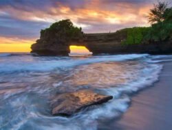 Pantai Batu Bolong: Panduan Wisata Surf, Sunset, dan Kuliner Canggu