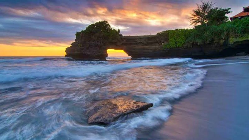 Pantai Batu Bolong