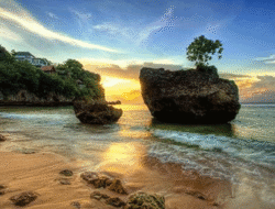 Pantai Padang Padang: Panduan Lengkap & Tips Berkunjung